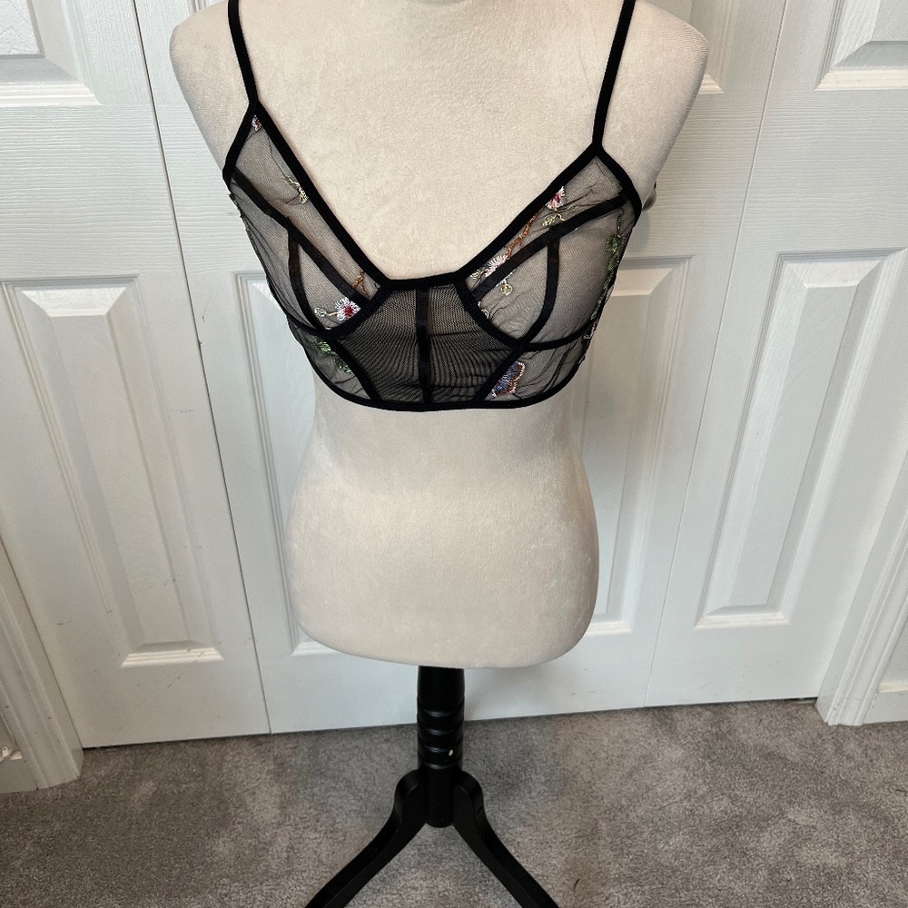 Sheer embroidered size L bra